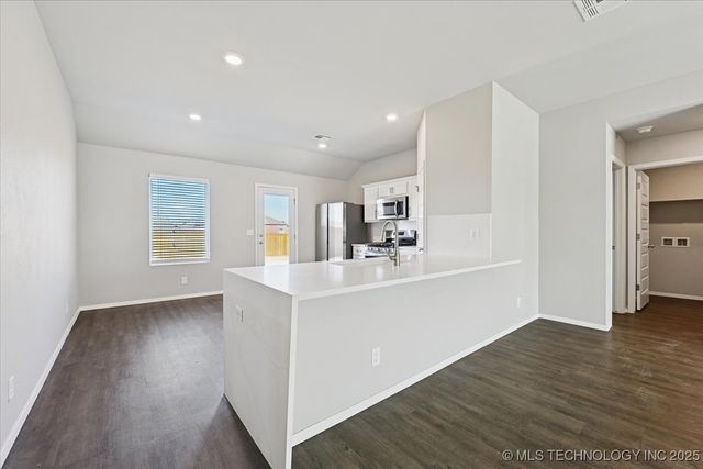 8419 E 162nd Place S, Bixby, OK 74008