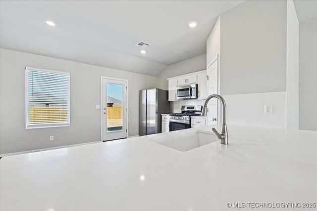 8419 E 162nd Place S, Bixby, OK 74008