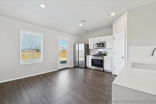 8419 E 162nd Place S, Bixby, OK 74008