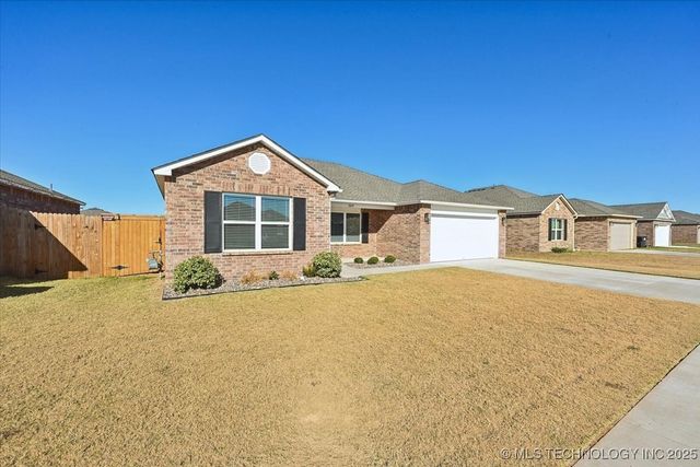 8419 E 162nd Place S, Bixby, OK 74008