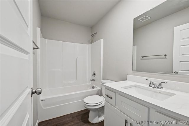 8419 E 162nd Place S, Bixby, OK 74008