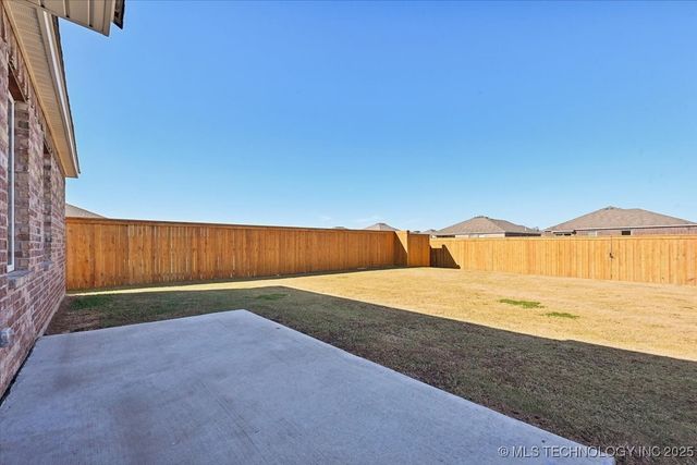 8419 E 162nd Place S, Bixby, OK 74008