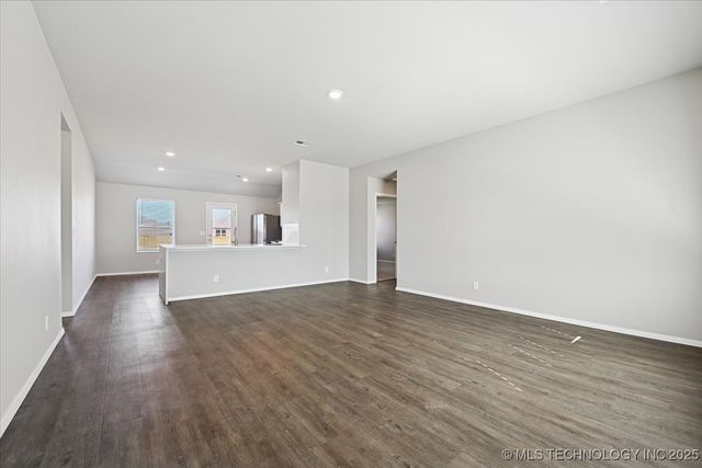 8419 E 162nd Place S, Bixby, OK 74008