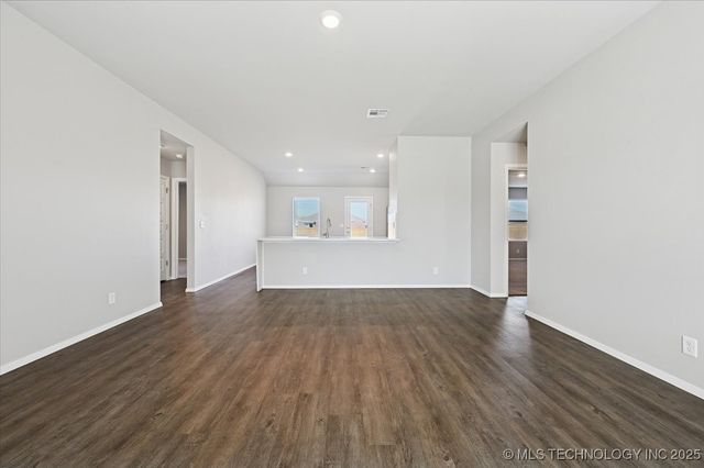 8419 E 162nd Place S, Bixby, OK 74008