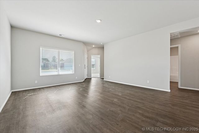 8419 E 162nd Place S, Bixby, OK 74008