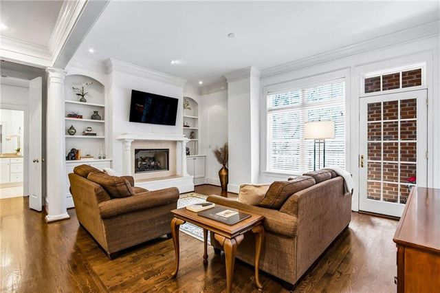 77 Peachtree Place NE 201, Atlanta, GA 30309