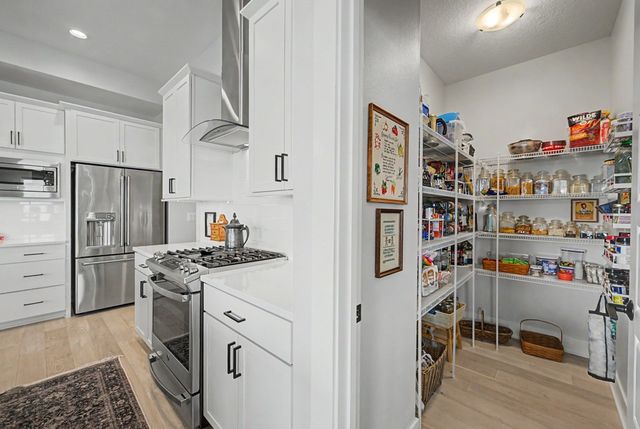 14305 Sutton Drive, Urbandale, IA 50323