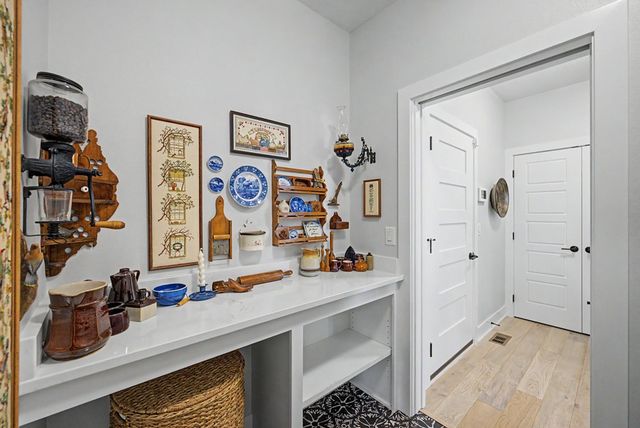 14305 Sutton Drive, Urbandale, IA 50323