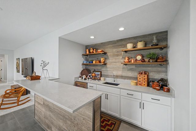 14305 Sutton Drive, Urbandale, IA 50323