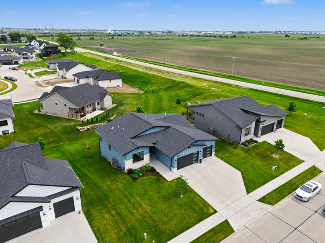 14305 Sutton Drive, Urbandale, IA 50323