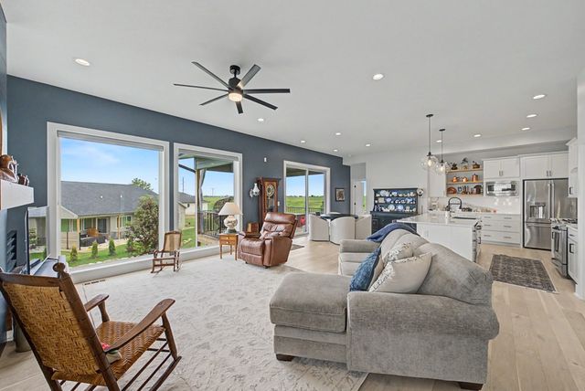14305 Sutton Drive, Urbandale, IA 50323
