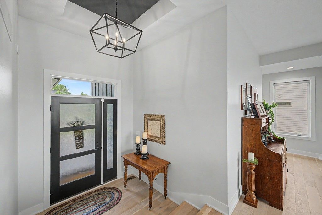 14305 Sutton Drive, Urbandale, IA 50323