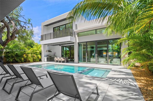 280 NW 47th St, Miami, FL 33127