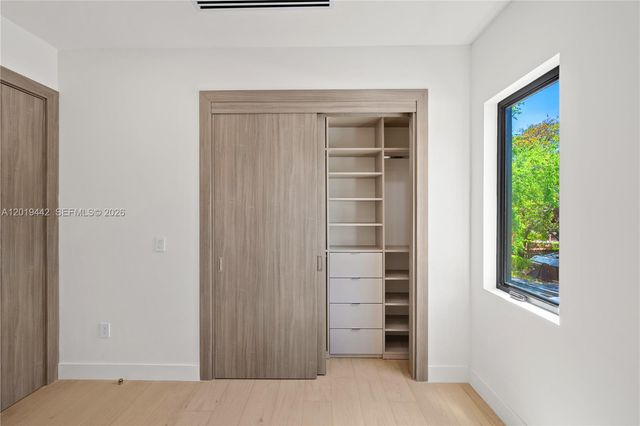 280 NW 47th St, Miami, FL 33127