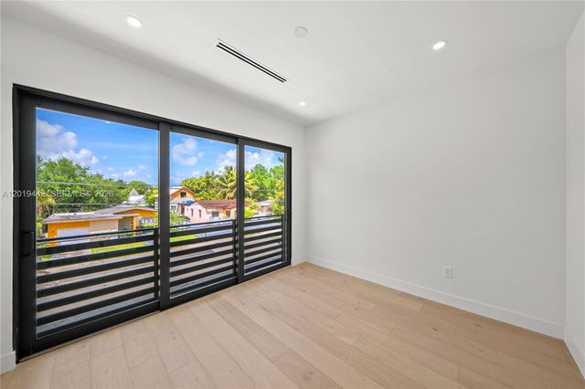 280 NW 47th St, Miami, FL 33127