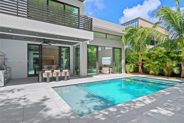 280 NW 47th St, Miami, FL 33127