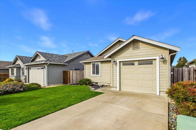 1938 Sagewood Way, Mckinleyville, CA 95519