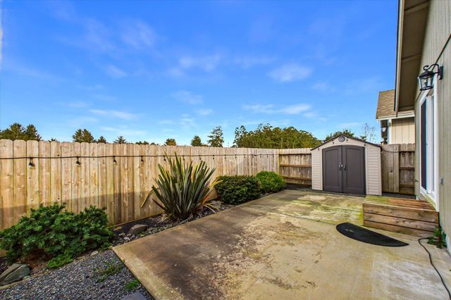 1938 Sagewood Way, Mckinleyville, CA 95519
