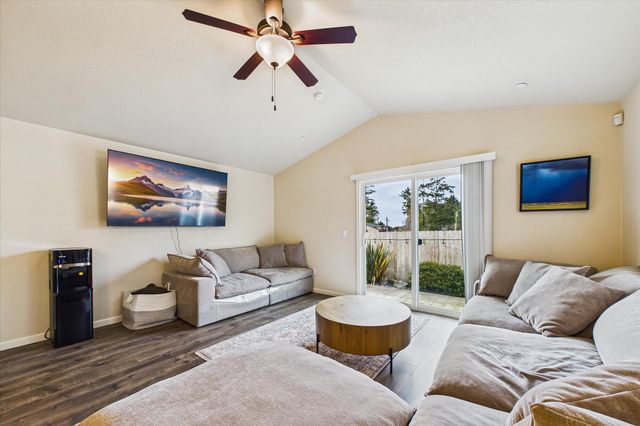 1938 Sagewood Way, Mckinleyville, CA 95519