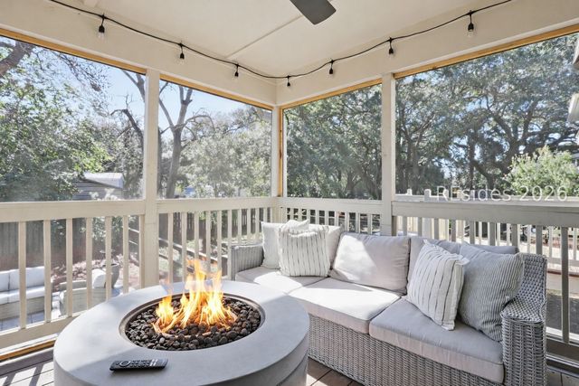 6 Old Stoney Ln, Hilton Head Island, SC 29926