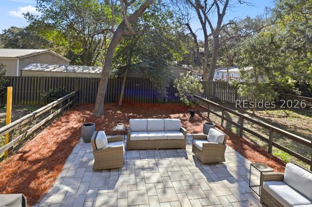 6 Old Stoney Ln, Hilton Head Island, SC 29926