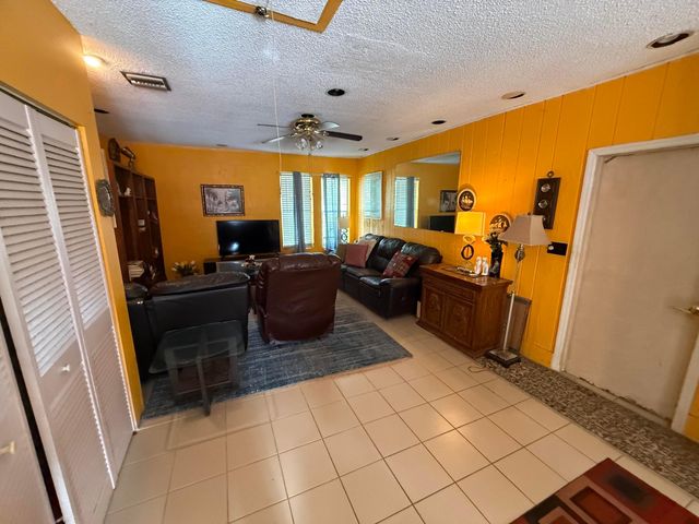 3700 NW 82nd Avenue, Coral Springs, FL 33065