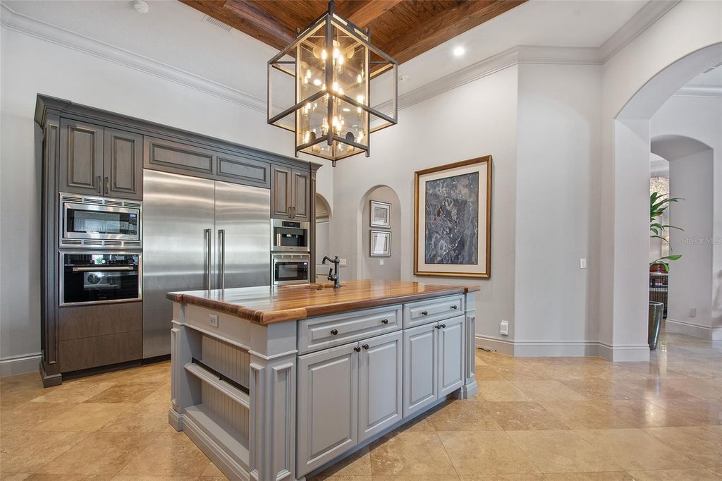 Image 18 of property listing at 9349 TIBET POINTE CIRCLE, Windermere, FL 34786