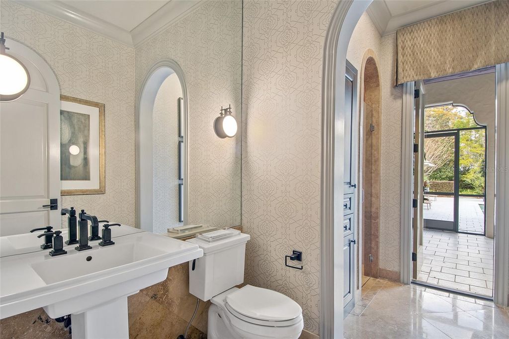Image 28 of property listing at 9349 TIBET POINTE CIRCLE, Windermere, FL 34786