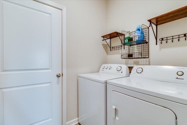 9505 E Creed St, Wichita, KS 67210