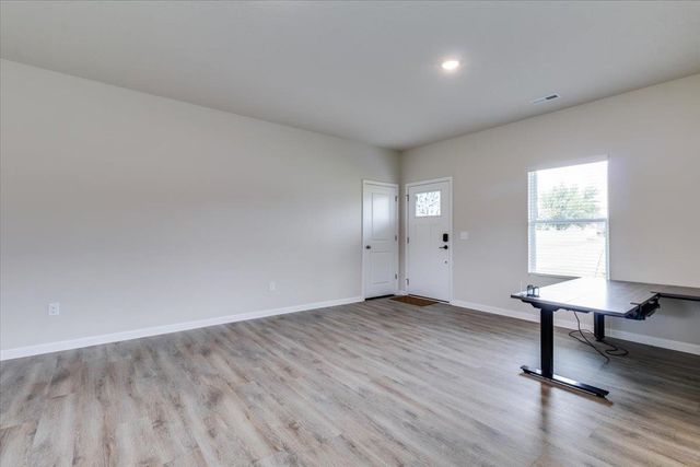 9505 E Creed St, Wichita, KS 67210