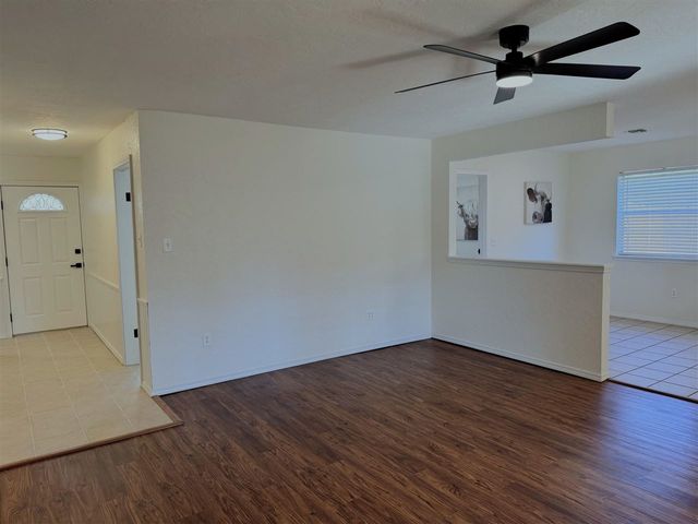 7610 NW Kingsbury Ave, Lawton, OK 73505