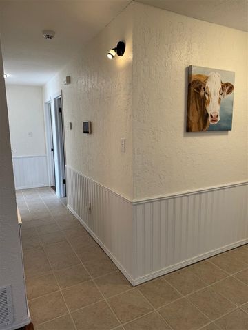 7610 NW Kingsbury Ave, Lawton, OK 73505