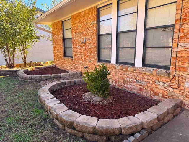 7610 NW Kingsbury Ave, Lawton, OK 73505