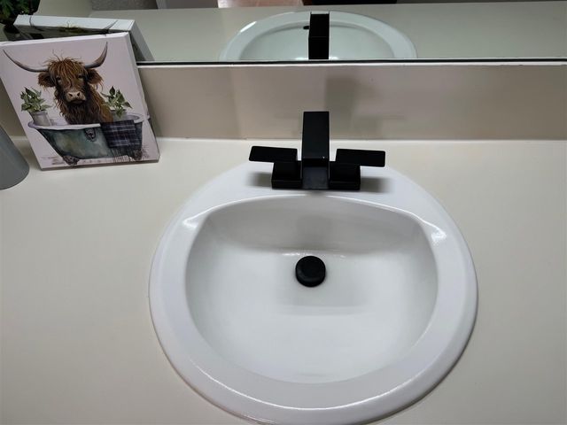 7610 NW Kingsbury Ave, Lawton, OK 73505