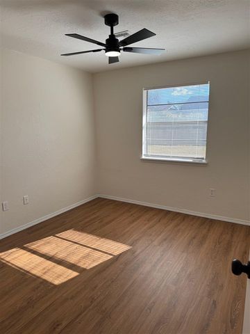 7610 NW Kingsbury Ave, Lawton, OK 73505