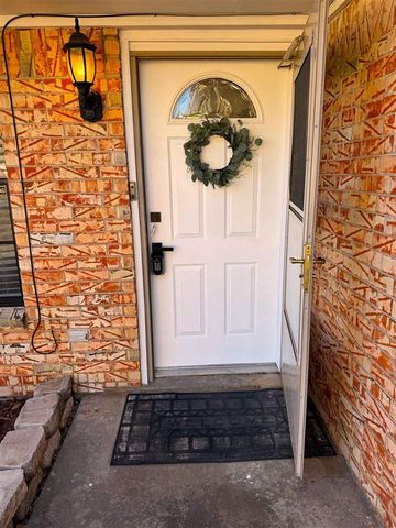 7610 NW Kingsbury Ave, Lawton, OK 73505