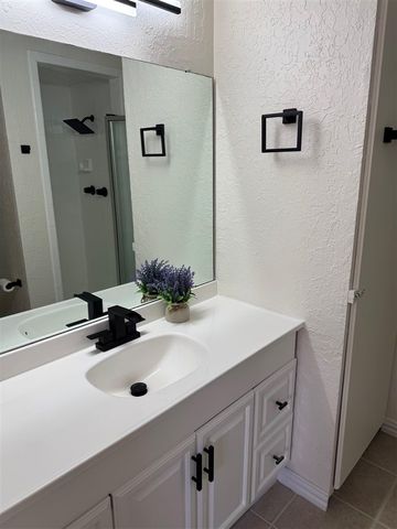 7610 NW Kingsbury Ave, Lawton, OK 73505