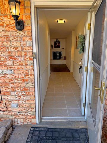 7610 NW Kingsbury Ave, Lawton, OK 73505