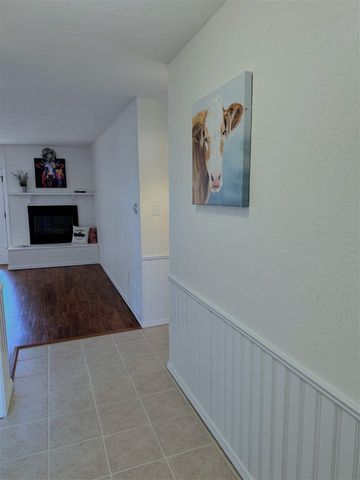 7610 NW Kingsbury Ave, Lawton, OK 73505