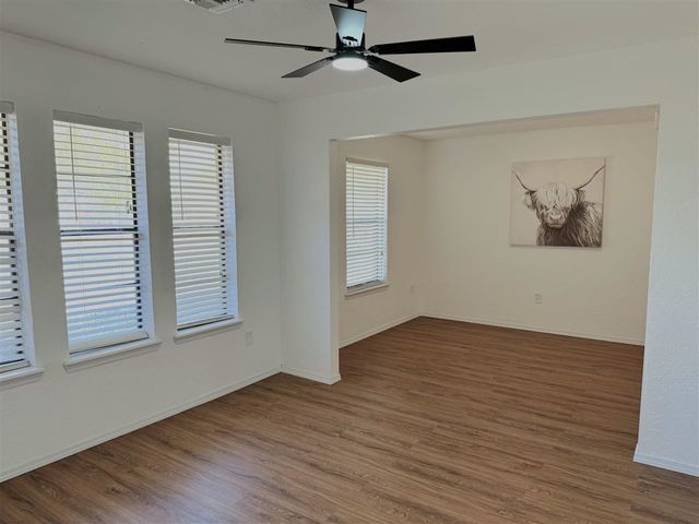 7610 NW Kingsbury Ave, Lawton, OK 73505