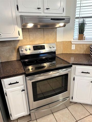 7610 NW Kingsbury Ave, Lawton, OK 73505