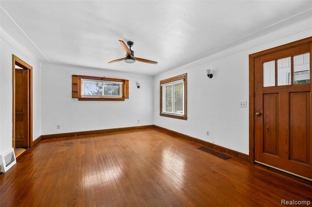 1629 E Elza Avenue, Hazel Park, MI 48030