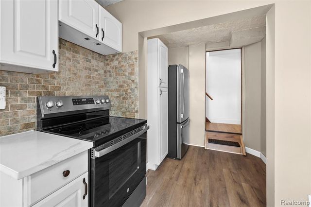 1629 E Elza Avenue, Hazel Park, MI 48030