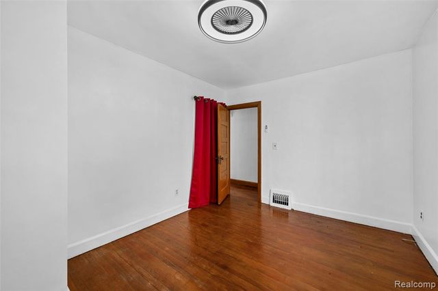 1629 E Elza Avenue, Hazel Park, MI 48030