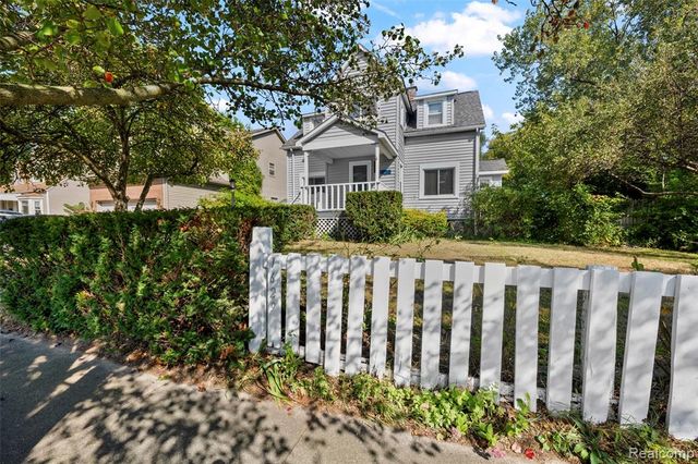 1629 E Elza Avenue, Hazel Park, MI 48030