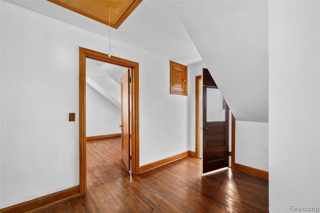 1629 E Elza Avenue, Hazel Park, MI 48030