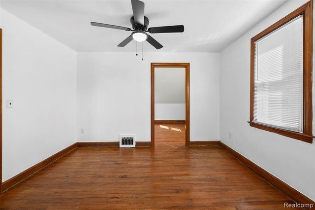 1629 E Elza Avenue, Hazel Park, MI 48030