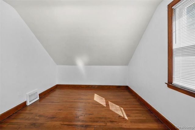 1629 E Elza Avenue, Hazel Park, MI 48030