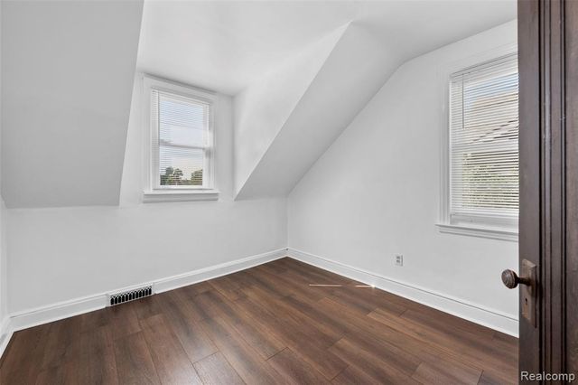 1629 E Elza Avenue, Hazel Park, MI 48030