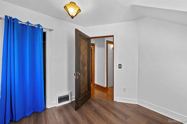 1629 E Elza Avenue, Hazel Park, MI 48030